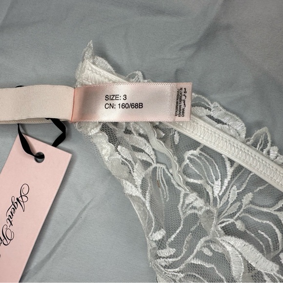 AGENT PROVOCATEUR lacy bra and thong set - Picture 5 of 5